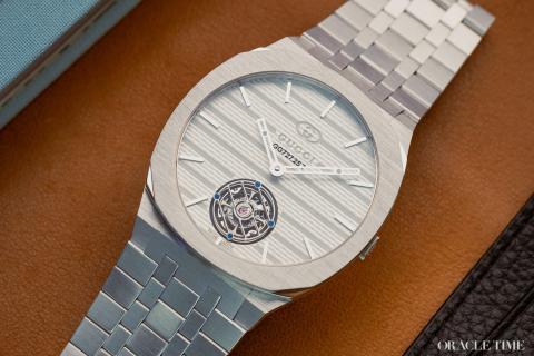 Photographie révélant la face avant de la montre Gucci 24h Tourbillon.