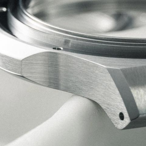 Photographie montrant une lunette de montre Laventure.